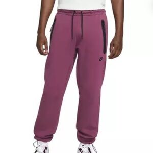 Nike Sportswear Tech Fleece Men’s Burgundy Jogger LARGE